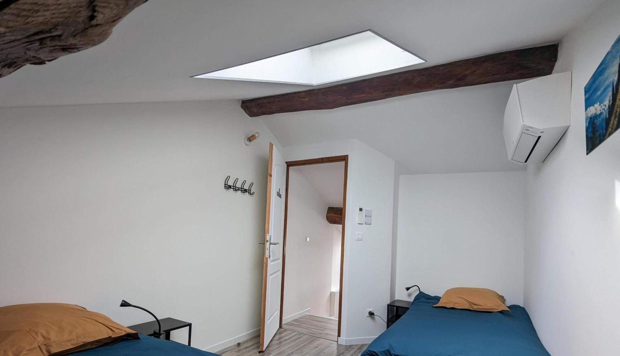 Le Cinoche, Cocon Sous Les Toits Apartment Pont-de-Vaux Exterior photo